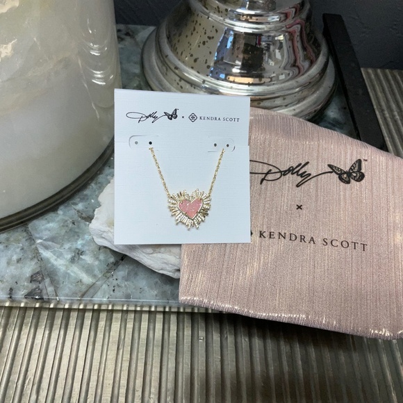 Dolly Parton x Kendra Scott Ari Heart Gold Pendant Necklace - Picture 6 of 7